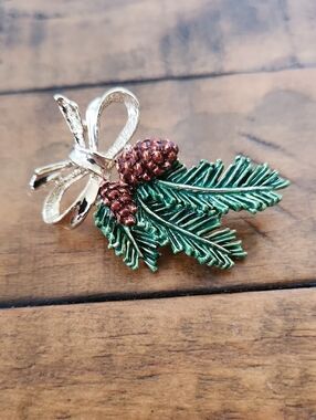 Gerry's Pinecone & Bow Brooch in Green, Brown and Gold